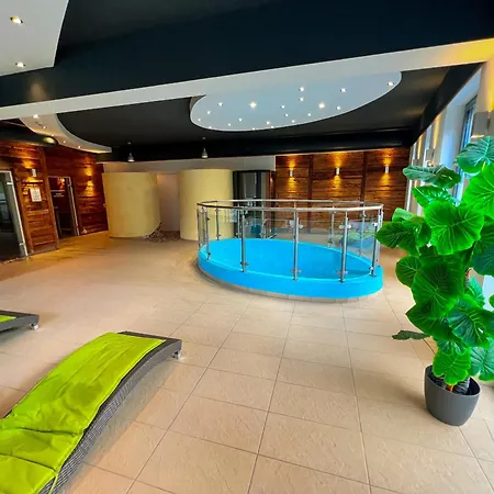 Modern Mountain 6 - An Der Skipiste *