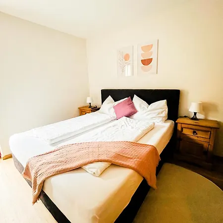 Modern Mountain 6 - An Der Skipiste *