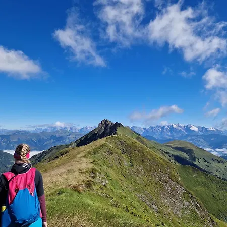 Modern Mountain 6 - An Der Skipiste