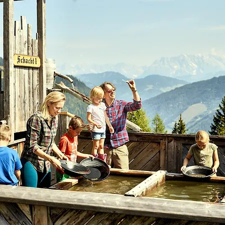 Modern Mountain 6 - An Der Skipiste