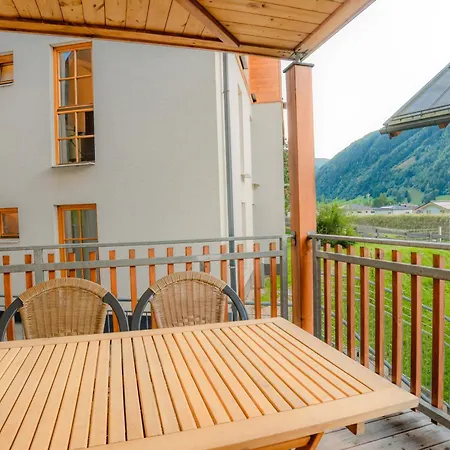 Modern Mountain 6 - An Der Skipiste *