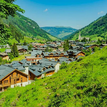 Modern Mountain 6 - An Der Skipiste