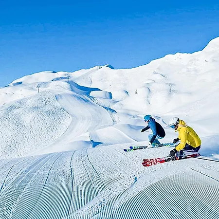 Modern Mountain 6 - An Der Skipiste Rauris