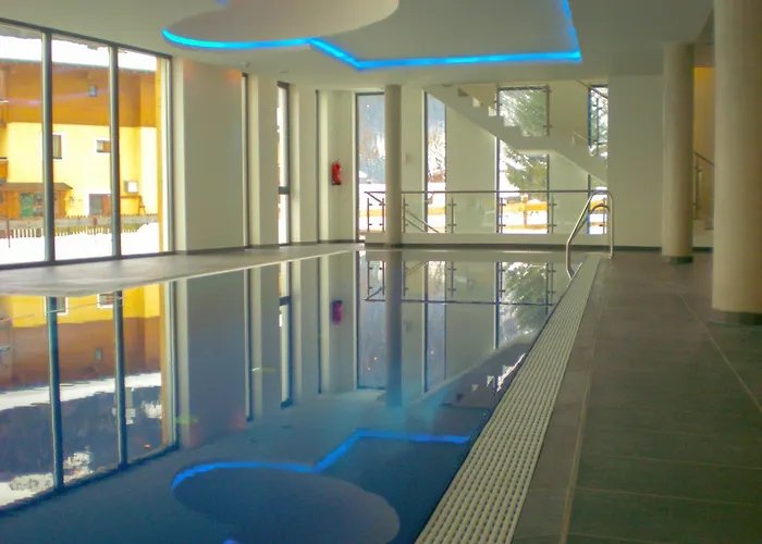 Modern Mountain 6 - An Der Skipiste